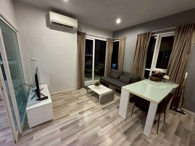 ขายด่วน 2.29 ล้าน #North1 #SereneLake Chiang Mai คอนโดหรู #วิวทะเลสาบ แถมรถยนต์ฟรี ตกแต่งครบ #พร้อมเฟอร์นิเจอร์ #หิ้วกระเป๋าเข้าอยู่ได้ทันทีคอนโดทำเลศักยภาพ #โซนแม่เหียะ บรรยากาศเงียบสงบ วิวทะเลสาบสวยมากเหมาะทั้งอยู่อาศัยเอง หรือซื้อเพื่อลงทุนปล่อยเช่าชั้น 7ขนาด 38 ตร.ม.1 ห้องนอน 1 ห้องน้ำราคาพิเศษเพียง 2.29 ล้านบาท(จากราคาซื้อห้องเปล่าเดิม 2.7 ล้านบาท)ของแถมสุดคุ้ม!ฟรี! Honda Cityไม่รวมทะเ�