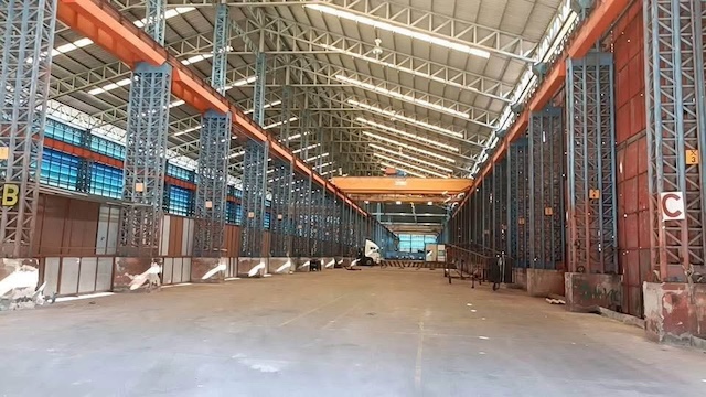 BST1043 โกดังให้เช่า มหาชัย สมุทรสาคร 1,000 ตร.ม รองรับเหล็กหนัก มีเครน ใกล้ มหาชัย เหมาะโรงงานและคลังสินค้าติดต่อ Agent คุณบัว (Bua)Tel: 093-646-4597 LINE ID: Bua093ราคาเช่า 180 บาท/ตร.มรายละเอียดโกดังให้เช่าในพื้นที่ มหาชัย จังหวัดสมุทรสาคร ทำเลอุตสาหกรรม เหมาะสำหรับเก็บสินค้า วางเหล็ก หรือทำคลังสินค้า ใกล้ถนนหลักและขนส่งสะดวก รองรับน้ำหนักได้สูง เหมาะกับธุรกิจโรงงาน โลจิสติกส์ และวัสดุ�