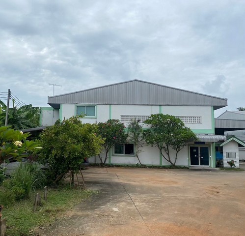 #ขายโรงงานศรีราชาชลบุรี#ขายโรงงานฉีดพลาสติกขนาด 2 ไร่ใกล้มอเตอร์เวย์⭐ผังสีเหลือง✴️ขนาด 2 ไร่????ใกล้มอเตอร์เวย์ อ.ศรีราชา จ.ชลบุรี✅รายละเอียดโรงงาน:????โรงงานขนาด 360 ตรม.(มีรง.4)????โกดังขนาด 216 ตรม.และ 80 ตรม.????ออฟฟิส 3 ออฟฟิส????ห้องพักพนักงาน 6 ห้อง????หม้อแปลงขนาด 250 kva????จอดรถได้มากกว่า 10 คัน✅รายละเอียดเครื่องจักรและอุปกรณ์:????เครื่องฉีดพลาสติก3เครื่อง      -100 ตัน 1 เครื่อง      -130 ตัน 1 �