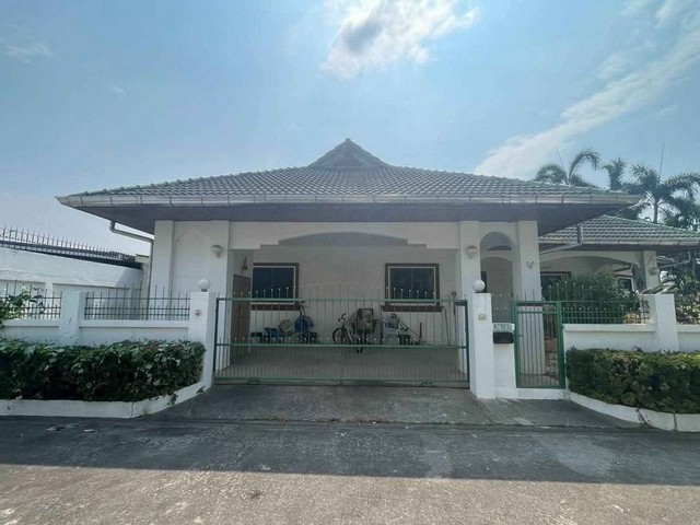 AOM 2697ขายบ้านเดี่ยว ซอยเนินพลับหวาน ติดโรงเรียนสว่างบริบูรณ์ หมู่บ้านมี รปภ 24 ชั่วโมง เนื้อที่ 189 ตารางวา 3 ห้องนอน 2 ห้องน้ำ ขาย 8.5 ล้านบาทชื่อบุคคล ค่าโอนค่าภาษี 50/50 Single house for sale, Soi Noen Plub Wan, next to Sawang Boriboon School. The village has 24-hour security.Land area: 189 square wah3 bedrooms, 2 bathroomsSelling price: 8.5 million bahtThai Name Transfer fees and taxes 50/50ติดต่อขอรูปและรายละเอียดเพิ่มเติม  สนใจนัดชมสถานที่จริงContact  TEL/LINE คุณต๋อม 081-925-2443          TEL/LINE คุณต๋อย 086-542-7078อสังหาริมทรัพย์ ยินดีรั�