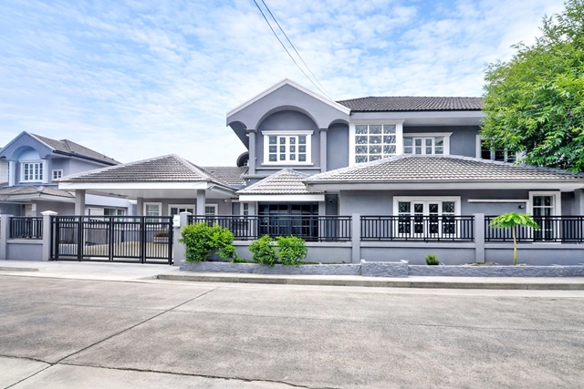 คฤหาสน์ใหญ่มาก ให้เช่า 5นอน 6แอร์ 5น้ำ 100ตรว. 7-Elevenสุวินทวงศ์ 44 450 ม.  รักสัตว์ ตลาดหนองจอก 1.2 กม.  500ตรม. จอดรถ4คัน  โลตัส2.3 กม.บิ๊กซี 2.5 กม. รอยัลปาร์ควิลล์   24,998 B-MVery large mansion for rent: 5beds 7-Eleven Suwinthawong44 450m Love Pet NongChok Market 1.2km.  6A/C 5baths 100sq.wa. 500sqm. parking for 4cars. Lotus 2.3 km, Big C 2.5 km. Royal Park Ville. 24,998THB.ถนนสุวินทวงศ์ แขวงลำผักชี เขตหนองจอก กรุงเทพมหานครเลียบวารีขนาด 100 ตารางวา 500 ตารางเมตรLand size 100 sq wa 500 sq mคฤหาสน์ 2 ชั้น ให้เช่า พื้นที่กว้างขวาง 100 ตารางวา 