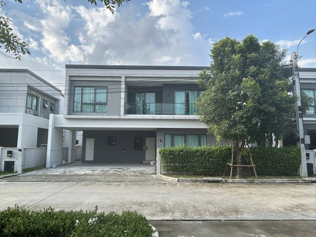 ให้เช่าบ้านเดี่ยว เซนโทร บางนา Centro Bangna 300 ตรม. หน้าสวน หน้า Clubhouse ใกล้ Mega บางนา