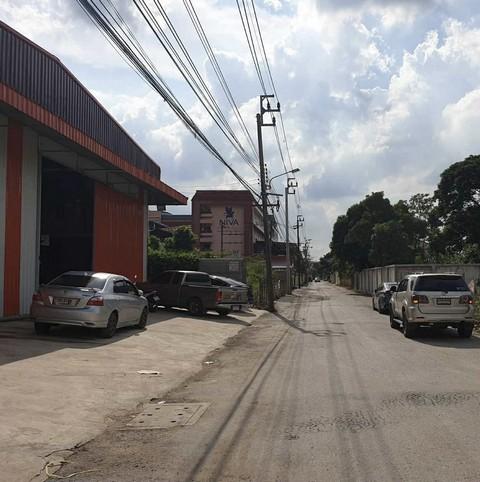 ขายที่ดิน 148.7 ตร.ว. ซอยโพธิ์แก้ว 3 ออกลาดพร้าว 101 ได้ เขตบางกะปิ เหมาะสร้างบ้าน ทำโกดัง หรือทำโฮมออฟฟิศราคาขาย 9,600,000 บาท ( ราคา 65,000 บาท / ตร.ว.) รวมโอนที่ตั้ง ถนนโพธิ์แก้ว ซอยโพธิ์แก้ว 3 แยก 11 แขวงคลองจั่น บางกะปิ กรุงเทพมหานคร 10240ติดต่อ : คุณภัสพงณ์ 0634098164Line : deedee23https://www.facebook.com/profile.php?id=61581484955548เนื้อที่ 148.7 ตารางวา หน้ากว้างฝั่งติดถนน 18.85 ม. หน้ากว้างด้านหลัง 18.47 ม.ยาวฝั่งขวา 32.53 ม. ยาวฝั่งซ้าย 31.56 ม.ท