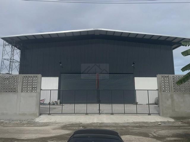 ให้เช่าโกดังสร้างใหม่ พร้อมออฟฟิศ พื้นที่ 900 ตรม. พัฒนาการตัดใหม่ ไฟฟ้า 3 เฟส รถคอนเทนเนอร์เข้าได้ ใกล้สนามบินสุวรรณภูมิติดต่อ:: ชยา โทร/ID Line:: 0942823961Link Line:: https://line.me/ti/p/3xFA1An8Kcรหัส# T25-849โกดังสร้างใหม่ 2 ชั้น พร้อมออฟฟิศ พัฒนาการตัดใหม่ ไฟฟ้า 3 เฟส- โกดังขนาด 900ต รม.- ชั้นที่ 1 ขนาด 700 ตารางเมตร พร้อมห้องน้ำ- ชั้นที่ 2 ออฟฟิศขนาด 200 ตารางเมตร- ขนาดโกดัง 32 เมตรคูณ 22 เมตร- โกดังสูง 9 เมตร- ไฟ 3 เฟส 30/100