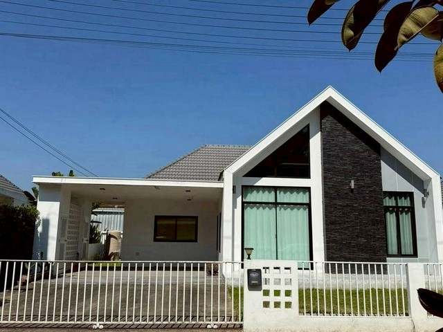 ขายด่วน! 3.5 ล้าน 105 ตรว. #แม่โจ้ – #สันทราย บ้านสวยชั้นเดียว ทำเลดี ราคาคุ้ม #บ้านสภาพใหม่ ฟังก์ชันครบ พร้อมเข้าอยู่ เหมาะอยู่อาศัยหรือปล่อยเช่ารายละเอียดบ้าน• เนื้อที่ 105 ตร.วา• พื้นที่ใช้สอย 160 ตร.ม.• 3 ห้องนอน 3 ห้องน้ำ• 1 ห้องครัว• 1 ห้องนั่งเล่น• ที่จอดรถ 2 คันจุดเด่น• อายุเพียง 3 ปี• บ้านสภาพใหม่ ดูแลดี• พื้นที่กว้าง อยู่สบาย• ทำเลแม่โจ้ – สันทราย เดินทางสะดวก ใกล้ชุ�