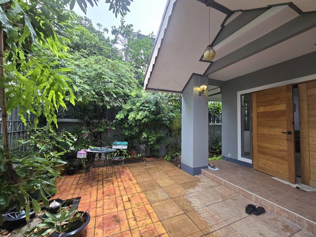 ให้เช่า บ้านแฝด2ชั้น รีโนเวทใหม่ 44ตรว.ซอยคู้บอน ใกล้ห้างแฟชั่นไอส์แลนด์•3ห้องนอน  •2ห้องน้ำ  ห้องรับแขก  ห้องครัว•แอร์3ตัว เครื่องทำน้ำอุ่น2เครื่อง+ เฟอร์นิเจอร์ครบ •จอดรถ1คันที่ตั้ง : ซอยคู้บอน27  แขวง ท่าแร้ง  เขตบางเขน  กรุงเทพมหานคร 10220 ปากซอยมีรถไฟฟ้าสถานีคู้บอน •ใกล้ห้างแฟชั่นไอส์แลนด์  •รพ.สินแพทย์ ,บิ๊กซี มาร์เก็ต หทัยราษฎร์,โลตัส เอ็กเพรส ซาฟารีเวิลด์,ตลา�