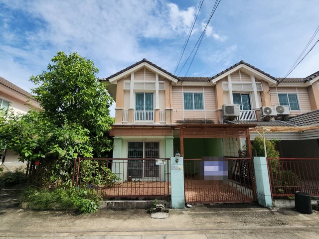  รหัสทรัพย์ (Code ID) :  PTT-26-P00986  ราคา 2,600,000 บาท (ราคาต่อรองได้) ▸ เนื้อที่  26.60 ตารางวา  พื้นที่ใช้สอย 175.09 ตารางเมตร   ▸ - ห้องนอน - ห้องน้ำ     ▸ 1 ที่จอดรถ   ทาวน์เฮ้าส์หันไปทางทิศ   พิกัดทรัพย์ :  https://maps.app.goo.gl/J6WGn4mKVomXEW1q6  สถานที่ใกล้เคียง ▸ใกล้ตลาดดวงแก้วพลาซ่า ▸ใกล้มหาวิทยาลัยรังสิต ▸ใกล้ตลาดโอโซนวันดอนเมือง ▸ใกล้โรบินสันไลฟ์สไตล์ศรีสมาน  สอบถามเพิ่มเติม / นัดชม โทร. 097-419-5982(พลอย) โทร. 096-932-4624(ออมสิ�