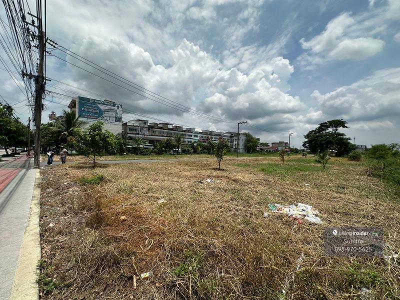 ให้เช่า ที่ดินแปลงสวย ทำเลดี ติดถนนใหญ่ 6 เลน เลียบวารี ซอย 35 มีนบุรีที่ตั้ง : เลียบวารี ซอย 35 มีนบุรีขนาดเนื้อที่ :  4-1-0 ไร่รายละเอียด-ที่ดินรูปแปลงสี่เหลี่ยมผืนผ้า สวย มุมแปลง-ติดถนนใหญ่ 6 เลน ถนนเรียบวารี ซอย 35-หน้ากว้างประมาณ 48 เมตรเหมาะสำหรับ-โชว์รูม / ร้านค้า / ศูนย์บริการ-โกดัง / ลานจอด / ศูนย์กระจายสินค้า-ปั๊มน้ำมัน-หรือพัฒนาโครงการเชิงพาณิชย์จุดเด่น-ติดถนนใหญ