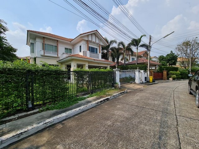 # ขายอาคารพาณิชย์ โล่งๆ เหมาะสำหรับสายรีโนเวท ติดถนนชุปเปอร์   ตำบลช้างเผือกเชียงใหม่   ย่านเจ็ดยอดใกล้ห้างเมย่าใกล้ นิมาน    รินคำ 5 ชั้น​ พื้นที่ 18.2ตรว.ห้องน้ำ​ 5ห้องห้องนอนกั้นไว้1ห้อง​ ค่ะกว้าง 4ม. ลึกชั้นล่าง 15ม.ลึกชั้น2 ขึ้นไป 12 ม.ราคา   6.9 ล้าน  ฟรีโอนสอบถาม  0828952449  กิต