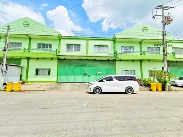 มินิแฟคตอรี่ดีไซน์ทันสมัย ใกล้ ตลาดบางน้ำจืด 1.2 กม. โกดังพร้อมออฟฟิศ 2 ชั้น 1 นอน 3 น้ำ  100 ตร.ว. 270 ตร.ม. 26,998B-M.รองรับธุรกิจ สำหรับผู้ประกอบการ SME หรือคลังสินค้า รถขนส่งเข้า-ออกได้สะดวกใกล้นิคมอุตสาหกรรมสมุทรสาคร 2.5 กม. ถ.เอกชัย พระราม 2  mini factory suitable for SME businesses near BangNamChueang Market 1.2 km. Warehouse with 2 story office 1 bed 3 bath  100 sq.wa. 270 sq.m. 26,998B-M modern design  or warehouse easy access for transport vehicles near Samut Sakhon Industrial Estate 2.5 km. Ekachai Road Rama 2ถ.เอกชัย พระราม 2  ตำบลบางน้ำจืด อำเภอเม