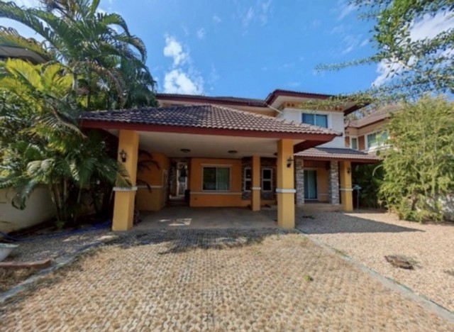 บ้านทำเลดี ใกล้โรงเรียนนานาชาติ เดินทางสะดวก เหมาะทั้งอยู่อาศัยและลงทุนบ้านขนาดกำลังดี ฟังก์ชันครบ อยู่สบายทุกมุม ใช้ชีวิตง่าย ใกล้แหล่งอำนวยความสะดวกครบรายละเอียดบ้าน   •   เนื้อที่ 89.9 ตารางวา   •   พื้นที่ใช้สอย 200 ตารางเมตร   •   3 ห้องนอน 3 ห้องน้ำ   •   1 ห้องครัว   •   แอร์ 4 เครื่องจุดเด่น   •   ทำเลดี ใกล้โรงเรียนนานาชาติ NIS เพียง 4 นาที   •   ใกล้รวมโชคมอลล