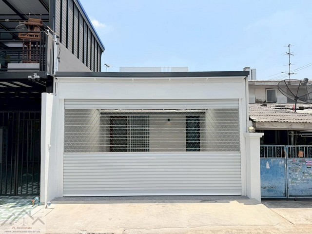 ขายทาวน์เฮาส์ 1.5 ชั้น รีโนเวทใหม่ ซอยพงษ์เพชรพัฒนา งามวงศ์วาน35 ใกล้เดอะมอลล์ งามวงศ์วาน *** ราคาขาย 2,590,000 บาท ฟรีโอนติดต่อ:: ชยา โทร/ID Line:: 0942823961   Link Line:: https://line.me/ti/p/3xFA1An8Kcรหัส# T26-490• ทาวน์เฮาส์ 1.5 ชั้น รีโนเวทใหม่ ซอยพงษ์เพชรพัฒนา งามวงศ์วาน35• ขนาด 25 ตารางวา • 3 ห้องนอน• 2 ห้องน้ำ • 1 จอดรถ• บ้านพร้อมอยู่• ทำเลดีใกล้แยกงามวงศ์วาน• ประตูม้วนระบบอัตโนมัติ ไฟฟ้า• บ้านหันทิศ ตะวันตกเฉียงเห