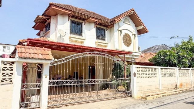 รหัสทรัพย์&nbsp; 7201บ้านเดี่ยว ปลูกสร้างเอง 94 ตารางวา ประเสริฐมนูกิจ 29 แยก 8 (ซอยมัยลาภ) ทำเลดี เดินทางสะดวกที่ตั้ง&nbsp;: ถนนประเสริฐมนูกิจ แขวงจรเข้บัว เขตลาดพร้าว กรุงเทพมหานคร 10230รายละเอียดทรัพย์- บ้านเดี่ยว&nbsp;2&nbsp;ชั้น&nbsp;ขนาดเนื้อที่ 94 ตารางวา พื้นที่ใช้สอย 280 ตารางเมตร- บ้านปลูกสร้างภายใต้การดำเนินการ โดย&nbsp;แลนดี้ โฮม (Landy Home) โครงสร้างแข็งแรง- หน้ากว้างของแปลงที่ดิน 23 เมต