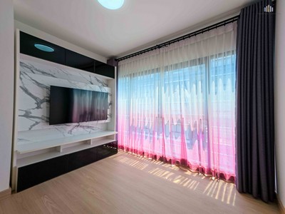 ขายด่วน! เพลิน เพลิน คอนโดมิเนียม ปากเกร็ด-แจ้งวัฒนะ 2 ห้องมุม 2 ห้องนอน ไซส์ใหญ่ 44.88 ตร.ม. วิวโล่ง เครื่องใช้ไฟฟ้าครบ หิ้วกระเป๋าเข้าอยู่ได้เลย .TPI-2992.สามารถรับชมภาพ 360 องศาทุกมุมมองได้ที่ : https://360tour.thaipropertyinvestor.net/en/embed/mQVPGCu62w.โครงการ: เพลิน เพลิน คอนโดมิเนียม ปากเกร็ด - แจ้งวัฒนะ 2 (Ploen Ploen Condominium Pakkret - Chaengwattana 2).ที่ตั้ง: ซอยสุขาประชาสรรค์ 2 (ซอยวัดกู้) ตำบลบางพูด อำเภอปากเกร็ด จังหวัดนนทบุรีแผนท