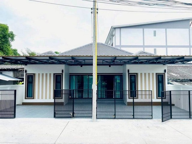  #บ้านสร้างใหม่หมอย้อย-ศรีราชา#พฤกษาชาติ4 # หลังตลาดศุภฤกษ์ ตรงข้าม 7-11ที่2  (เข้าซอย 50เมตร)@ขนาด 26.6 ตรว.3 ห้องนอน 2 ห้องน้ำ 1 ห้องครัว จอดรถ 1-2 คัน**ราคา 2.19 ล้านบาท ฟรีโอน ฟรีจำนอง  ก่อน 30 มิ.ย 2569พิกัดhttps://maps.app.goo.gl/C9e2YpD6RGRMbifB7?g_st=ic.รายการของแถม :-มิเตอร์ น้ำ ไฟ-เตาแก๊ส + ฮู้ดดูดควัน -เคาน์เตอร์บาร์-หลังคาโรงรถ พร้อมปูกระเบื้อง-หลังคาลานซักล้าง หลังบ้าน พร้อมปูกระเบื้อง-ผ้าม่าน สั่งตัดทั้งห�