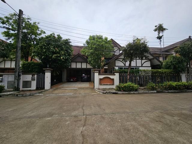 ขายบ้านเดี่ยว2ชั้น141ตร.ม.ย่านเลียบด่วนโครงการลัดดารมย์เอกมัย-รามอินทราใกล้CDCเซ็นทรัลอีสวิลล์ราคาขาย 31,000,000 บาทที่ตั้ง ถนนประดิษฐ์มนูธรรม แขวงนวลจันทร์ เขตบึงกุ่ม กรุงเทพมหานครติดต่อ : คุณภัสพงณ์ 0634098164Line : deedee23https://www.facebook.com/profile.php?id=61581484955548เนื้อที่ 141.2 ตารางวา จำนวน 2 ชั้น 6 ห้องนอน 6 ห้องน้ำ ที่จอดรถ 4 คันมีบ่อปลาคาร์ป มีสวนรอบบ้าน ห้องครัวไทย PANTRY ลานซักผ้าตั้งเครื่องซักผ้าได้ 3 �