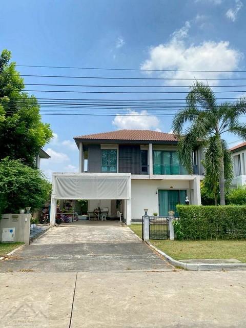 ให้เช่าบ้านเดี่ยว 2 ชั้น 72 ตรว. 3 ห้องนอน โครงการ Habitia Orbit หทัยราษฎร์ รีโนเวทใหม่ทั้งหลัง พร้อมอยู่ ใกล้ทางด่วนจตุโชติติดต่อ:: ชยา โทร/ID Line:: 0942823961Link Line:: https://line.me/ti/p/3xFA1An8Kcรหัส # T26-515บ้านเดี่ยว 2 ชั้น หมู่บ้านฮาบีเทีย ออร์บิต หทัยราษฎร์ Habitia Orbit รีโนเวทใหม่ทั้งหลัง พร้อมอยู่• เนื้อที่ : 72 ตารางวา• พื้นที่ใช้สอย : 143 ตารางเมตร( เป็นบ้านไซค์ M )• 3 ห้องนอน• 3 ห้องน้ำ• 1 ห้องครัว 1 ห้องรับแขก• จอดรถใ�