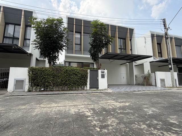 **ขายบ้านเดี่ยว 2 ชั้น โครงการ AQ เชดิ (กฤษดา แกรนด์ พาร์ค)ทำเลพหลโยธิน–รังสิต ใกล้มหาวิทยาลัยธรรมศาสตร์ รังสิต เพียง 2 กม.**ที่ตั้งโครงการตำบลคลองหนึ่ง อำเภอคลองหลวง จังหวัดปทุมธานี**ราคาขาย 4.3 ล้านบาท****จุดเด่นที่ไม่ควรพลาด• บ้านสไตล์โมเดิร์น ฟังก์ชั่นลงตัว เหมาะสำหรับอยู่อาศัยจริง• บ้านหันทิศตะวันออก ลมดี อากาศถ่ายเท ไม่ร้อน• ทำเลศักยภาพ ใกล้มหาวิทยาลัย แหล�