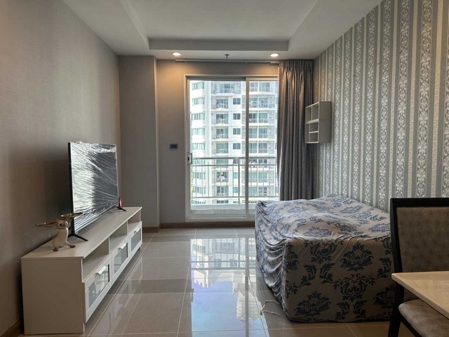 AOM 2713ให้เช่า คอนโดหรู Supalai Wellington (ศุภาลัย เวลลิงตัน) 1 นอน ย่านห้วยขวางรัชดา 47 ตร.ม. ใกล้ MRT ศูนย์วัฒนธรรม  1  ห้องนอน   1   ห้องน้ำ   ราคาเช่า 18,000 / เดือนจุดเด่น:- คอนโดมีควาทมส่วนตัวสูง ห้องแต่งครบ พร้อมอยู่หิ้วกระเป๋าเข้าอยู่ได้เลย- เครื่องซักผ้า TV แอร์ ห้องครัว โต๊ะแป้ง บิ้วอินตู้เสื้อผ้า ไมโครเวฟ โต๊ะอาหาร- ใกล้เซ็นทรัลพระราม9 Big C เอสพลานาด เดอะสตรีท HomePro ตลาดห้วยขวาง 7/11 ร้านอาห