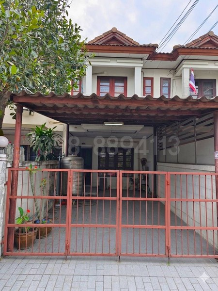 ทาวน์เฮ้าส์ 2 ชั้น หมู่บ้านพุดตาน เพชรเกษม 81 ถ.เพชรเกษม เขตหนองแขม กรุงเทพมหานคร** รายละเอียด **- ทาวน์เฮ้าส์ 2 ชั้น เนื้อที่ 19 ตารางวา- ชั้น 1 : มี 1 ห้องรับแขก , ต่อเติมห้องครัว พื้นเป็น step , หลังบ้านยังไม่ได้ต่อเติม , มีแอร์ 1 ตัว , มี 1 ห้องน้ำ , พื้นปูกระเบื้องแผ่นเล็ก , หน้าบ้านต่อเติมที่จอดรถเรียบร้อยแล้ว- ชั้น 2 : มี 2 ห้องนอน , แอร์ 1 ตัว , มี 1 ห้องน้ำ ( มีอ่างอาบน้ำ ) , พื้นปูไม้ป�