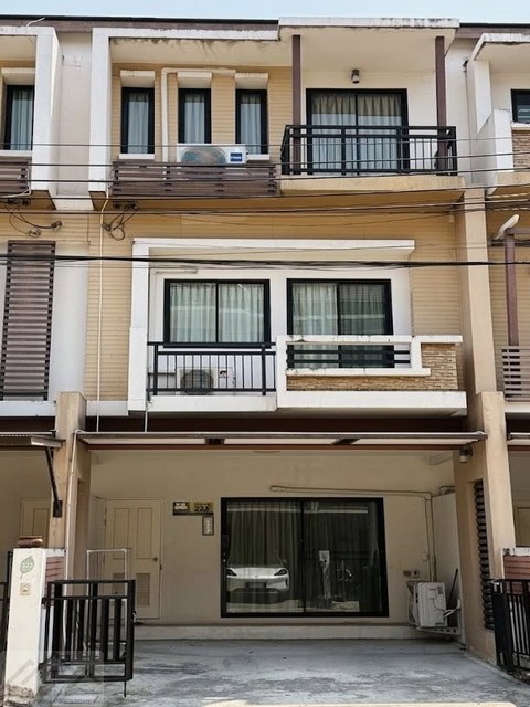 ให้เช่าทาวน์โฮม 3 ชั้น 3 ห้องนอน โครงการ Time home พระราม 9 - หัวหมาก ใกล้รถไฟฟ้า ทางด่วน   *** ราคาเช่า 28,000 บาท/เดือน ติดต่อ::  ชยา โทร/ID Line:: 0942823961   Link Line:: https://line.me/ti/p/3xFA1An8Kcรหัส# T26-520ทาวน์โฮม 3 ชั้น โครงการ Time home พระราม 9 - หัวหมาก บ้านสวย น่าอยู่ ปลอดภัย• พื้นที่ใช้สอย : 170 ตร.ม.• 3 ห้องนอน • 3 ห้องน้ำ • living room• จอดรถ 2 คัน• เดินทางสะดวก ใกล้รถไฟฟ้า จุดขึ้นลงทางด่วนโรงพยาบาล โรงเรียน ห้างสรรพสินค้า ฯลฯสถานท�