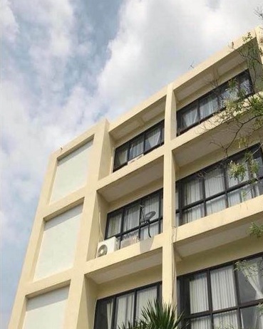 ขายด่วน อาคารสำนักงาน 4 ชั้น 400 ตรม รามคำแหง 64 ใกล้รถไฟฟ้าสีส้ม สถานีคลองบ้านม้า *** ราคาขาย 18 ล้านบาท ติดต่อ::  ชยา โทร/ID Line:: 0942823961   Link Line:: https://line.me/ti/p/3xFA1An8Kcรหัส # T26-517อาคารสำนักงาน 4 ชั้น รามคำแหง 64 ใกล้รถไฟฟ้าสีส้ม สถานีคลองบ้านม้า • ที่ดิน 50 ตรว. • พื้นที่ใช้สอย 400 ตรม • มีห้องน้ำแยกชาย-หญิง ทุกชั้น • ห้องพนักงาน,ห้องผู้บริหาร เป็นสัดส่วน รวมทั้งหมดประมาณ 12 ห้อง • มีห้องพักแม่บ้าน • มี�