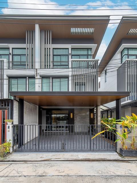 ให้เช่า-ขายทาวน์โฮม 3 ชั้น 30 ตรว. หลังมุม Cozy ลาดพร้าว โชคชัย 4 ซอย 18 ติดโจ๊กกองปราบ ใกล้ทางด่วน, เลียบด่วนติดต่อ:: ชยา โทร/ID Line:: 0942823961Link Line:: https://line.me/ti/p/3xFA1An8Kcรหัส# T26-523บ้านแฝด 3 ชั้น โครงการ โคซี่ โชคชัย 4 ซอย 18 ติดโจ๊กกองปราบ เดินทางสะดวก• เนื้อที่ 30 ตร.ว• 3 ห้องนอน• 3 ห้องน้ำ• 2 ที่จอดรถใกล้โรงพยาบาลเปาโลโชคชัย 4เดินทางเข้า-ออก สะดวกได้หลายเส้นทาง ใกล้แหล่งชุมชน หน่วยงานราชการ และห้าง�