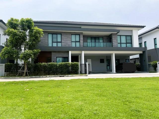  ให้เช่าบ้านเดี่ยว 2 ชั้น 5 ห้องนอน เดอะ ซิตี้ บางนา The City Bangna ตกแต่งครบ ติดเมกกะบางนาติดต่อ:: ชยา โทร/ID Line:: 0942823961Link Line:: https://line.me/ti/p/3xFA1An8Kcรหัส # T26-505บ้านเดี่ยว 2 ชั้น เดอะ ซิตี้ บางนา The City Bangna ตกแต่งครบ ติดเมกกะบางนา• Type: Godiva (FULLY FURNISHED)• พื้นที่ใช้สอย 416 ตารางเมตร• 5 ห้องนอน• 6 ห้องน้ำ• 2 ห้องนั่งเล่น• 1 ห้องแม่บ้าน พร้อมห้องน้ำ• 4 ที่จอดรถในร่ม• แอร์ครบ 9 ตัว รวมห้องแม่บ้าน• ทีวี / ตู้เย็น• เครื่องทำน