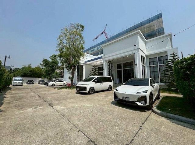 ขายหรือให้เช่าที่ดินพร้อมอาคาร แบริ่ง 5 ใกล้ BTS แบริ่ง เพียง 3 นาที พื้นที่ 351 ตร.ว. เหมาะทำธุรกิจ ออฟฟิศ หรือคลินิกติดต่อ Agent คุณบัว (Bua)Tel: 093-646-4597LINE ID: Bua093ราคาขาย 65,000,000 บาทราคาเช่า 110,000 บาท/เดือนราคาเช่า (จดทะเบียนบริษัท) 120,000 บาท/เดือนขายหรือให้เช่าที่ดินพร้อมอาคาร ทำเลศักยภาพสูง ย่านแบริ่ง ซอยแบริ่ง 5 ใกล้รถไฟฟ้า BTS แบริ่ง เพียง 3 นาที เหมาะสำหรับทำธุรกิจ ออฟฟิศ คลินิก หรืออยู่อ�