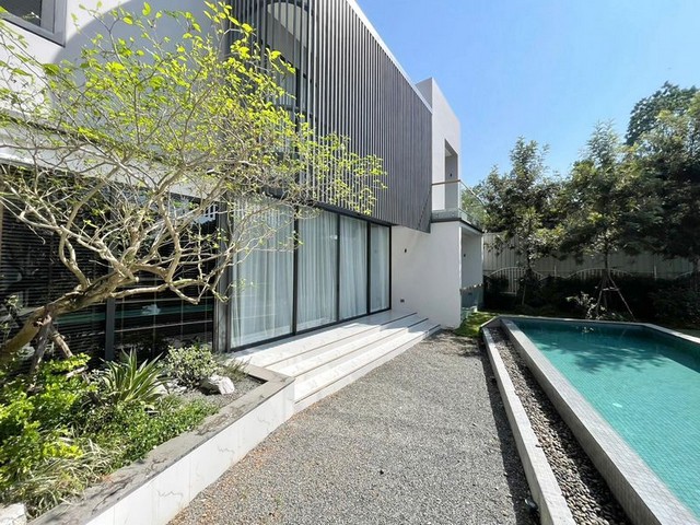 ให้เช่า 150,000 บาท/เดือน ขาย 24.9 ล้าน 146.5 ตรว. บ้านพูลวิลล่า #โซนดอยสะเก็ด #บ้านสร้างใหม่ 2 ชั้น ตกแต่งสวย #สไตล์โมเดิร์น หน้าบ้านกว้างขวาง บรรยากาศเงียบสงบที่ดิน 146.50 ตรว.พื้นที่ใช้สอยประมาณ 600 ตร.ม.4 ห้องนอน 6 ห้องน้ำ1 ห้องแม่บ้านครัวไทย Dining areaLiving area ชั้น1Digital door lockประตูรั้วมอเตอร์ไฟฟ้าระบบอินเตอร์เน็ต Access pointsBuilt in พร้อมตกแต่งเฟอร์นิเจอร์เครื่องใช้ไฟฟ้าครบครันที่จอดรถ 4-5 คันCCTV รอบบ้า