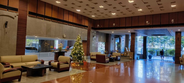 AOM 2725ขายคอนโด บ้านนนทรี (Baan Nondtree Condominium) ทำเลสาทร-นราธิวาส “เลิกอึดอัดกับห้องเล็ก… แล้วมาอยู่แบบหายใจได้” ห้องใหญ่ 45 ตร.ม. วิวเมือง   โครงการ Baan Nonsee (บ้าน นนทรี) แขวงช่องนนทรี เขตยานนาวา,กรุงเทพมหานคร  1  ห้องนอน   1   ห้องน้ำ   ใช้สอย   45.00 ตร.ม.ราคา3,680,000ชั้น: ชั้น 12 (โครงการเป็นคอนโดสูง 20 ชั้น)ทิศระเบียง: ทิศใต้ (วิวเมืองเปิดโล่ง)สถานะ: พร้อมเข้าอยู่/รีโนเวทเพิ่มมูลค่าได้ง่ายสิ่งอำนวย�