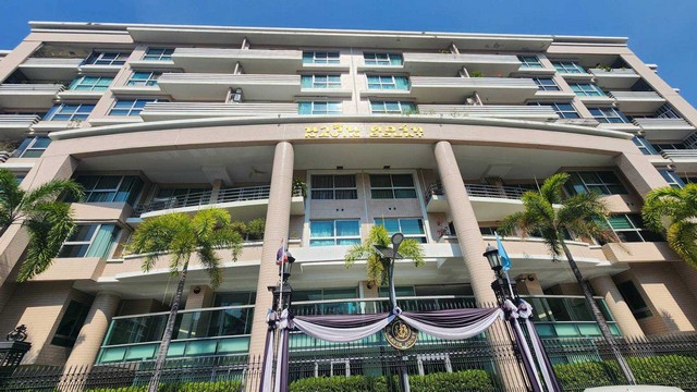 AOM 2722ขาย คอนโด Navin Court (นาวิน คอร์ท) 68 ตรม 2 นอน 2 น้ำ ชั้น 8 วิวเมือง จอดรถได้ 1 คัน โครงการ Navin Court (นาวิน คอร์ท) แขวงลุมพินี เขตปทุมวัน,กรุงเทพมหานคร  2  ห้องนอน   2   ห้องน้ำ ราคา 9,600,000ขาย คอนโด Navin Court  นาวิน คอร์ท  68 ตรม 2 นอน 2 น้ำ ชั้น 8 วิวเมือง จอดรถได้ 1 คันรายละเอียดทรัพย์ขนาด 68.9 ตารางเมตร2 ห้องนอน2 ห้องน้ำชั้น 8 จากทั้งหมด 8 ชั้นวิวเมืองที่จอดรถ 1 คันสิ่งอำนวยความสะดวกในโครงการสระว่ายน้ำ�