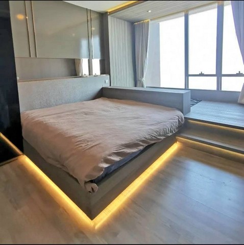 ขายด่วน! ห้องสวย วิวแม่น้ำ ชั้นสูง 333 Riversideราคาพิเศษ 6.299 ลบ.ไฮไลท์ห้อง:1 ห้องนอน 1 ห้องน้ำ 46 ตร.ม. ชั้น 41วิวโค้งแม่น้ำเจ้าพระยาทิศเหนือ ไม่ร้อนแดดบ่ายบิวท์อินครบ สไตล์ Cozy Modern ออกแบบโดยอินทีเรียมืออาชีพเตียง 6 ฟุตในห้องนอน + เตียงพับ 5 ฟุตในห้องนั่งเล่นเฟอร์นิเจอร์ & เครื่องใช้ไฟฟ้าครบไฮไลท์ทำเล:ติด MRT บางโพ / ท่าเรือบางโพSkywalk เชื่อมห้าง Gateway บางซื่อใกล้ รพ.บางโพ / ศูนย์การแพทย