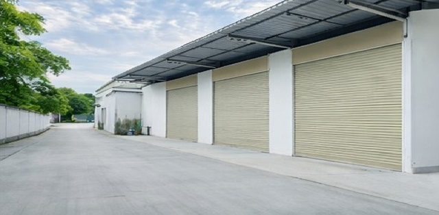 พุทธมณฑลสาย 2 ทวีวัฒนา-กาญจนาภิเษก1-8  ให้เช่าโกดังขนาดใหญ่  300 ตร.ม. 29,998B-M ใกล้ตลาดทวีวัฒนา 1.2 กม. เหมาะสำหรับคลังสินค้า หรือธุรกิจขนาดเล็กถึงกลาง บนทำเลศักยภาพ . เดินทางสะดวก เชื่อมต่อหลายเส้นทาง รองรับการใช้งานหลากหลายรูปแบบ ใกล้รร.อนุบาลทวีวัฒนา 1.5 กม.โรงพยาบาล สวนพุทธมณฑล สายใต้ใหม่ Phutthamonthon Sai 2 Thawi Watthana-Kanchanaphisek 1-8 29,998B-M Large warehouse for rent 300sq.m. near Thaweewattana Market 1.2 km. suitable for warehousing or small to medium business prime location  convenient trans