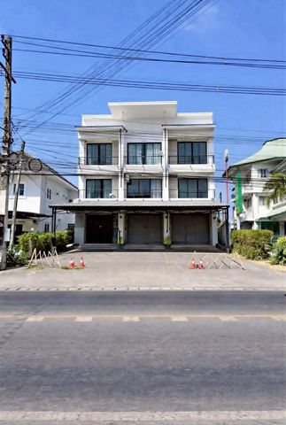 โซนหางดง ขาย 20 ล้าน อาคารพาณิชย์ 3 คูหา 3 ชั้น ขนาดใหญ่ #ติดถนนหลักเชียงใหม่–หางดง ใกล้ ธนาคารเพื่อการเกษตรและสหกรณ์การเกษตร | ตลาด | ปั๊มน้ำมันถ้าคุณกำลังมองหา “ตึกทำเงิน” ดีลนี้อาจเป็นโอกาสที่คุณรออยู่ทำเลที่ “ลูกค้าเห็นจริง เข้าได้จริง ขายได้จริง”รายละเอียดทรัพย์• อาคารพาณิชย์ 3 คูหา (ขายรวม)• พื้นที่ใช้สอยรวม 727 ตร.ม.• หน้ากว้าง โดดเด่น มองเห็นชัด• จอดรถสะ�