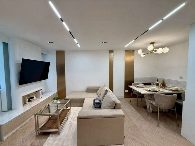 103คอนโด3 #ซอยสุขเกษม เพียง 4.9 ล้าน 63.5 ตรม. 2 นอน 1 น้ำ ที่สุดของทำเลทอง #นิมมานเหมินทร์ ห้องใหญ่ #รีโนเวทใหม่ สไตล์ Modern Homey โทนอบอุ่น อยู่สบาย ใกล้ #OneNimman #ThinkPark ทำเลที่นักลงทุนและผู้อยู่อาศัยตัวจริงตามหาฟังก์ชันภายในชั้น 6ขนาดใหญ่ 63.5 ตร.ม. 2 ห้องนอน 1 ห้องน้ำ1 มุมนั่งเล่น1 มุมทำงาน1 ห้องครัวIsland Counter Barมุมโต๊ะอาหารขนาดใหญ่จุดเด่นห้องแบ่งสัดส่วนชัดเจน ฟังก์ชันครบทำเลดีที่สุด ใจกลา�