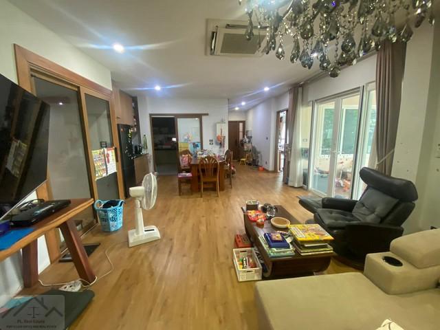 ขาย บ้าน พร้อมสำนักงาน 241 ตรว. หมู่บ้านซิเมนต์ไทย ซอยรัชดาภิเษก 52 เขตจตุจักร ถนนซอยกว้าง ใกล้ถนนใหญ่*** ราคาขาย 39,900,000 บาท ค่าโอนคนละครึ่งติดต่อ คุณช่อผกา โทร 0616198565 LINE 0616198565สำรอง LINE 0812523279 ส่งลิ้งก์ไว้ได้เลยรหัส# T26-519บ้านพร้อมสำนักงาน หมู่บ้านซิเมนต์ไทย ซอยรัชดา 52 เขตจตุจักร• พื้นที่สีส้ม ถนนหน้าบ้านกว้าง 6 เมตร ใกล้ถนนใหญ่มากแต่ไม่พลุกพล่าน• เนื้อที่ดิน 241 ตรว. (เนื้อที่ใหญ