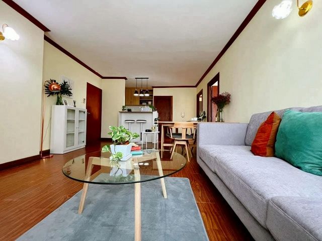 ขายด่วน! 2.89 ล้าน 76 ตรม. 2 นอน 2 น้ำ #ฮิลล์ไซด์พายัพ คอนโด #วิวภูเขา #ห้องมุม วิวสวย #เฟอร์นิเจอร์ครบ พร้อมเข้าอยู่ทันที #ใกล้เซ็นทรัลเฟสติวัลรายละเอียดห้อง• 2 ห้องนอน | 2 ห้องน้ำ• 1 ห้องนั่งเล่น | 1 ห้องครัว• ระเบียงขนาดใหญ่ (วิวภูเขาดอยสุเทพ)• ขนาด 76 ตร.ม. | ชั้น 7 (อาคาร 8 ชั้น)• ห้องมุม อากาศถ่ายเทดี เงียบสงบจุดเด่นทำเล• เดินเพียง 3 นาทีถึง Central Festival, Big C• รายล้อมด้วย Makro, Lotus’s, Decathlon• ใกล้