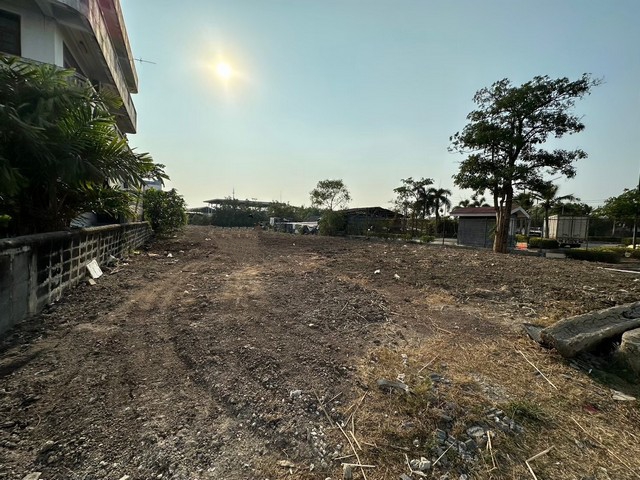 SLJ0144ขายที่ดินถมแล้ว ติดถนนสุขุมวิท หน้ากว้าง เกือบ 20 เมตร  ข้างสวนสมเด็จย่า  ใกล้ BTS เคหะฯ สมุทรปราการ เนื้อที่ 448 ตร.ว.   หน้ากว้างเกือบ 20 เมตรสนใจติดต่อคุณเจี๊ยบ 092-851-6969Line:keti2522 ราคาพิเศษเพียง ตร.ว. ละ 88,000 บาท  รวม 39,424,000 บาท  ตำบล ท้ายบ้าน อำเภอเมืองสมุทรปราการ สมุทรปราการ ถมแล้วทั้งแปลง พร้อมพัฒนาได้ทันที ติดถนนสุขุมวิท ทำเลเด่น มองเห็นชัด เดินทางสะดวกเพียง 1.5 กม. จากรถไฟฟ้า�