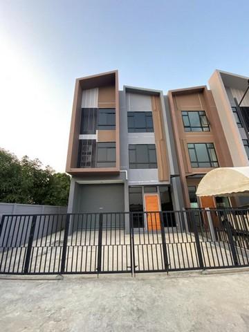 ขายโฮมออฟฟิศ หลังมุม พร้อมโกดัง ซอยกัตนา บางใหญ่ นนทบุรี ( ขายพร้อมผู้เช่า ) เหมาะทำโฮมออฟฟิศ หรือเก็บสินค้าราคาขาย 12,000,000 บาท ( ค่าโอนผู้ซื้อจ่าย )ที่ตั้ง ถนนบางใหญ่-บางคูลัด ซอยกันตนา ตำบลบางม่วง อำเภอบางใหญ่ นนทบุรี 11140ติดต่อ : คุณภัสพงณ์ 0634098164Line : binkem22https://www.facebook.com/profile.php?id=61581484955548เนื้อที่ 91.4 ตารางวา พื้นที่ใช้สอยประมาณ 450 ตารางเมตร จำนวน 3 ชั้น 2 ห้องนอน 4 ห้องน้ำมี 3 ห้องทำงาน จอด�