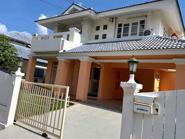 บ้านเดี่ยว2ชั้น ให้เช่า รีโนเวทใหม่ รามคำแหง164 •เนื้อที่89ตรว.พื้นที่ใช้สอย 290 ตรม.•3 ห้องนอน 2ห้องน้ำ  1 ห้องรับแขก   1 ห้องทำงาน  •ครัวฝรั่งและครัวไทย•1ห้องแม่บ้าน มีห้องน้ำแยก •เฟอร์นิเจอร์ครบ  เครื่องใช้ไฟฟ้า• แอร์ เครื่องปรับอากาศ4ตัวมีสโมสร ฟิตเนส สระว่ายน้ำ ซาวน่า ทะเลสาบ รปภ24ชม.อยู่ถนน รามคำแหง164   แขวง เขต มีนบุรี กรุงเทพฯ 10510สถานที่ใกล้เคียง…- ติดรถไฟฟ้าสายสี�