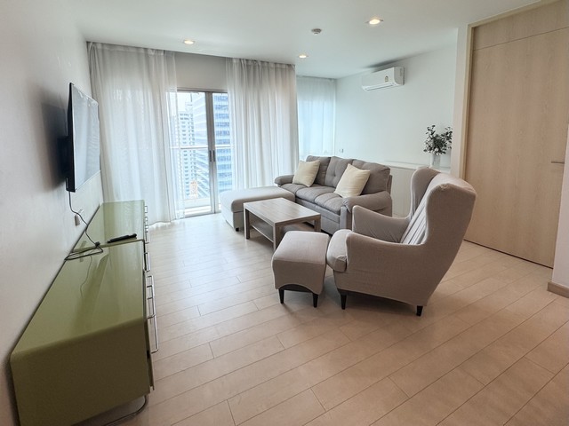 ขาย คอนโด Silom Suite Condominium Sathon 12 ทำเลดี เดินทางสะดวก เหมาะทั้งอยู่อาศัยเองและปล่อยเช่าที่ตั้ง: ถนนสาทรเหนือ ซอย12 แขวงสีลม เขตบางรัก กรุงเทพมหานครรายละเอียดห้อง- 3 ห้องนอน 2 ห้องน้ำ- พื้นที่ใช้สอย 113 ตารางเมตร- อยู่ชั้นที่ 18- ห้องมุม ได้ความเป็นส่วนตัว- มีระเบียง- พร้อมเข้าอยู่สิ่งอำนวยความสะดวก- ส่วนกลางของโครงการ- ระบบรักษาความปลอดภัย- พื้นที่พักผ่อนสถานที่ใกล้เคียง- BTS �