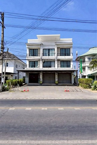 #โซนหางดง ขาย 20 ล้าน อาคารพาณิชย์ 3 คูหา 3 ชั้น ขนาดใหญ่ #ติดถนนหลักเชียงใหม่–หางดง ใกล้ ธนาคารเพื่อการเกษตรและสหกรณ์การเกษตร | ตลาด | ปั๊มน้ำมันถ้าคุณกำลังมองหา “ตึกทำเงิน” ดีลนี้อาจเป็นโอกาสที่คุณรออยู่ทำเลที่ “ลูกค้าเห็นจริง เข้าได้จริง ขายได้จริง”รายละเอียดทรัพย์อาคารพาณิชย์ 3 คูหา (ขายรวม)พื้นที่ใช้สอยรวม 727 ตร.ม.หน้ากว้าง โดดเด่น มองเห็นชัดจอดรถสะดวก รอ�