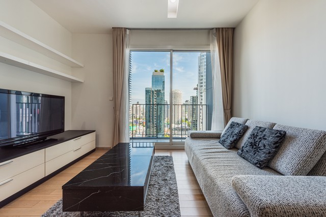 ขายคอนโด สิริ แอท สุขุมวิท ชั้น 22 ทิศเหนือขนาด 51.58 ตารางเมตร1 ห้องนอน 1 ห้องน้ำติดบีทีเอสขายเพียง 8,400,000 บาทสนใจนัดชมติดต่อ : คุณเอก 090-289-1419 Line : 9.mongkol คุณสันติธร (ต้อง) 086-344-9164 Line : coachtong WINNER ESTATE CO.,LTD ศูนย์ฝากขาย-ฝากเช่า-จำนอง-ขายฝาก อสังหาริมทรัพย์ทุกชนิดทั่วประเทศ ให้คำปรึกษาโดยทีมงานมืออาชีพ