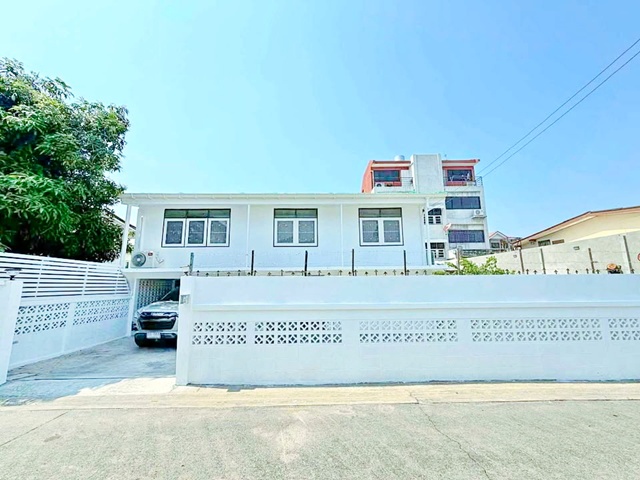 ใกล้ BTS อุดมสุข 900 ม. และตลาดอุดมสุข 1 กม. 62 ตร.วา. 250 ตร.ม. 29,999 B-M.ทรู ดิจิทัล พาร์ค 900 ม. รีโนเวทใหม่ เหมาะพักอาศัย โฮมออฟฟิศ หรือสต๊อคสินค้า ทำเลเดินทางสะดวก เชื่อมต่อหลายเส้นทางใกล้แหล่งไลฟ์สไตล์ และศูนย์ธุรกิจ บ้านเดี่ยว 2 ชั้น 3-4นอน 2 น้ำ900 m. from BTS Udom Suk Two story detached house with 3-4bed 2 bath  1 km. from Udom Suk Market 62 sq.wa. 250 sq.m. 29,999 B-M True Digital Park 900 m. newly renovated suitable for residence home office or storage convenient location with easy access to multiple routes close to lifestyle amenities and business centersวชิรธรรมสาธิต 53-61 สุ