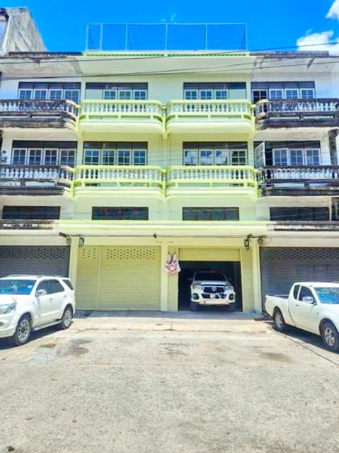 สะพานพระราม 5 อาคารพาณิชย์ 4.5 ชั้น วัดปราสาท โลตัส นครอินทร์ 2 กม.ตลาดบางกร่าง 500 ม. 3 นอน 4 น้ำ ใกล้ ตลาดบางกร่าง 500 ม. 58ตร.วา. 400 ตร.ม. 24,999 B-M. พื้นที่ขนาดใหญ่ พร้อมพื้นที่โกดังด้านหลัง เหมาะทำธุรกิจ ค้าขาย หรือเก็บสินค้า  ทำเลติดถนนบางกรวย ไทรน้อย เดินทางสะดวก  ใกล้ชุมชน รร.วัดบางกร่าง 700 ม. BangKrang Market 500m Prasat Temple Lotus NakhonIn 2km. Rama5 Bridge 4.5story commercial building with 3bed 4bath near Bang Krang Market 500m. 58sq.wa. 400sq.m. 24,999B-M large usable area with rear warehouse space suitable for business ret