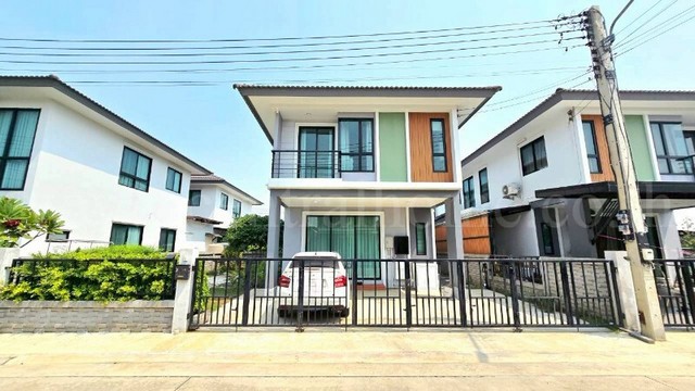 รหัสทรัพย์ :&nbsp;7158บ้านเดี่ยว&nbsp;ฉัตรหลวง 15-1 สามโคก - ปทุมธานี&nbsp;บ้านสวย พร้อมอยู่ ราคาถูกสุดในโครงการที่ตั้ง :&nbsp;ถนนปทุมธานี - เสนา ตำบลบางเตย อำเภอสามโคก จังหวัดปทุมธานี 12160รายละเอียดทรัพย์- บ้านเดี่ยว 2 ชั้น&nbsp;ขนาดเนื้อที่ 47.1 ตารางวา&nbsp;พื้นที่ใช้สอย 150 ตารางเมตร- 3 ห้องนอน, 2 ห้องน้ำ, 1 ห้องรับแขก, 1 ห้องครัว, 3 ที่จอดรถ&nbsp;&nbsp;- หน้าบ้านหันทางทิศใต้สิ่งอำนวยความสะดวก- ระบบรักษา�