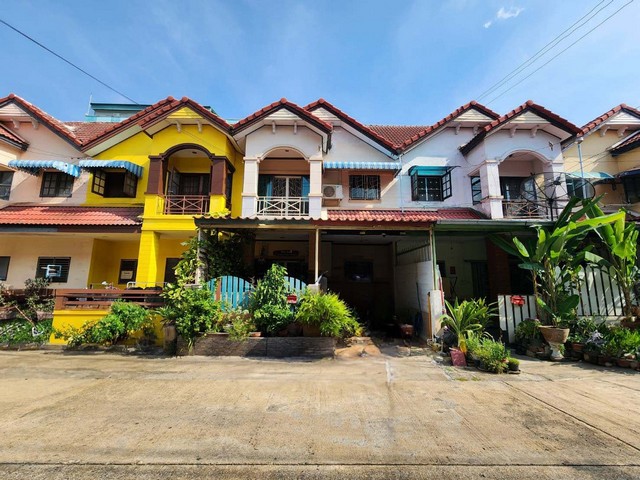  รหัสทรัพย์ (Code ID) :  PTT-26-B13684  ราคา  1,400,000 บาท (ราคาต่อรองได้) ▸ เนื้อที่   22.80 ตารางวา  พื้นที่ใช้สอย 148 ตารางเมตร   ▸ - ห้องนอน - ห้องน้ำ     ▸ 1 ที่จอดรถ   ทาวน์เฮ้าส์หันไปทางทิศ   พิกัดทรัพย์ :  https://maps.app.goo.gl/wNdsWrJvrHPpBtqV7  สถานที่ใกล้เคียง ▸ใกล้บิ๊กซี รังสิต คลอง 6 ▸ใกล้โลตัส รังสิต คลอง 7 ▸ใกล้มหาวิทยาลัยเทคโนโลยีราชมงคลธัญบุรี ▸ใกล้ศูนย์วิทยาศาสตร์เพื่อการศึกษารังสิต 5  สอบถามเพิ่มเติม / นัดชม โ�