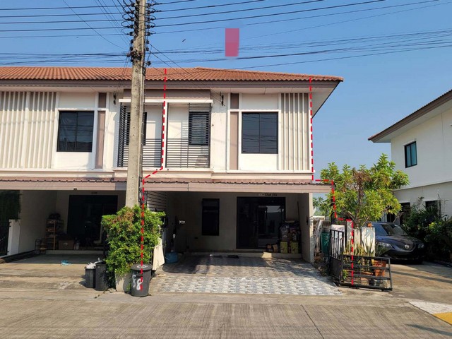  รหัสทรัพย์ (Code ID) :  PTT-26-B13638  ราคา  2,500,000 บาท (ราคาต่อรองได้) ▸ เนื้อที่   20.80 ตารางวา  พื้นที่ใช้สอย 110 ตารางเมตร   ▸ - ห้องนอน - ห้องน้ำ     ▸ 1 ที่จอดรถ   ทาวน์เฮ้าส์หันไปทางทิศ   พิกัดทรัพย์ :  https://maps.app.goo.gl/659G4oRgMzDeFPhD9  สถานที่ใกล้เคียง ▸ใกล้โฮมโปร ลำลูกกา ▸ใกล้บิ๊กซี เพลส ลำลูกกา คลอง 5 ▸ใกล้ตลาดบ้านฟ้า เลอ มาร์เช่ ▸ใกล้ตลาดเอซี ลำลูกกา คลอง 4  สอบถามเพิ่มเติม / นัดชม โทร. 097-419-5982(พลอย) โทร. 096-932-4624(ออมสิน