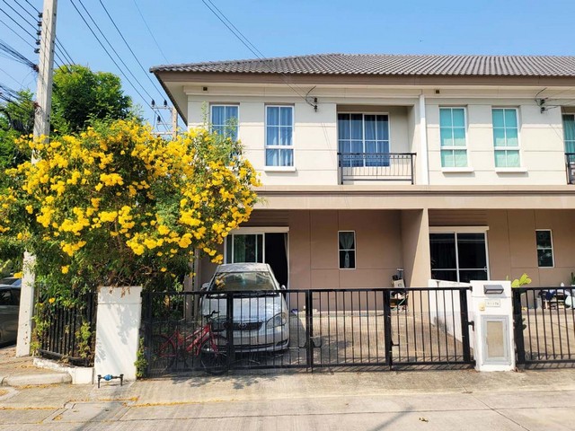  รหัสทรัพย์ (Code ID) :  PTT-26-B13645  ราคา  2,500,000 บาท (ราคาต่อรองได้) ▸ เนื้อที่   28.30 ตารางวา  พื้นที่ใช้สอย 116 ตารางเมตร   ▸ - ห้องนอน - ห้องน้ำ     ▸ 1 ที่จอดรถ   ทาวน์เฮ้าส์หันไปทางทิศ   พิกัดทรัพย์ :  https://maps.app.goo.gl/sLenMCbPeK1Yf7ye7  สถานที่ใกล้เคียง ▸ใกล้โลตัส ลำลูกกา ▸ใกล้ตลาดชัชวาล คลอง 7 ▸ใกล้บิ๊กซี เพลส ลำลูกกา คลอง 5 ▸ใกล้โรงเรียนนวมินทราชินูทิศสตรีวิทยา 2  สอบถามเพิ่มเติม / นัดชม โทร. 097-419-5982(พลอย) โทร. 096-932-4624(อ�